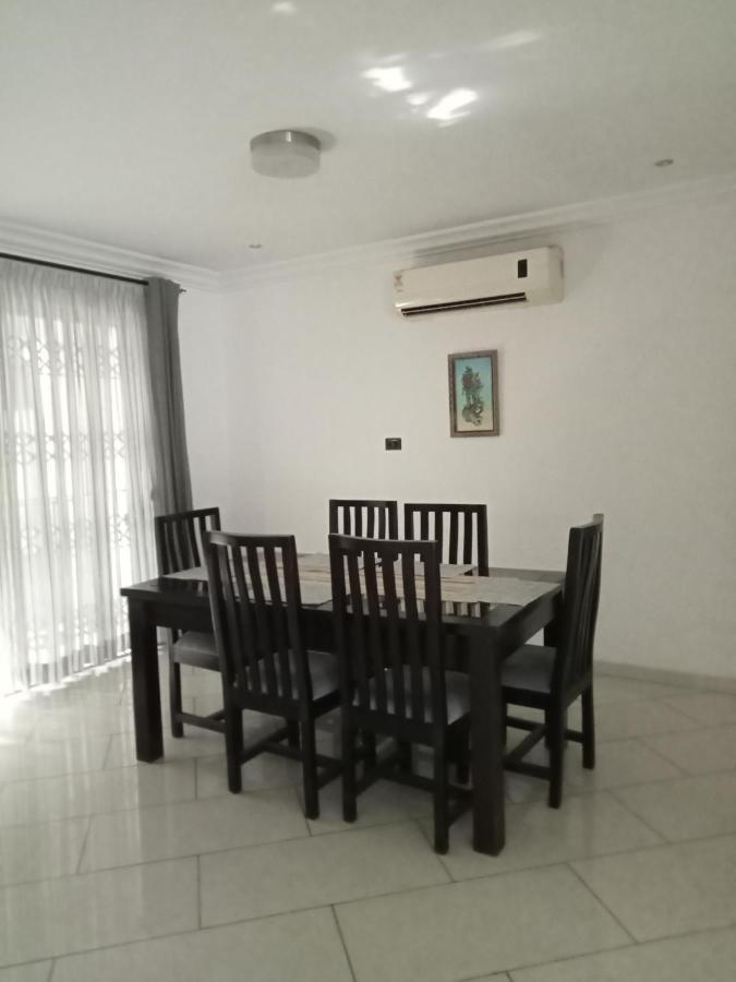 Tricia'S Place - One Family At A Time Apartment Акра Екстериор снимка