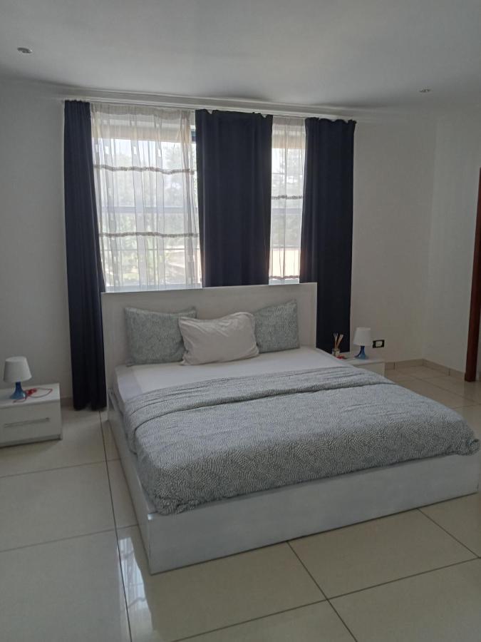 Tricia'S Place - One Family At A Time Apartment Акра Екстериор снимка